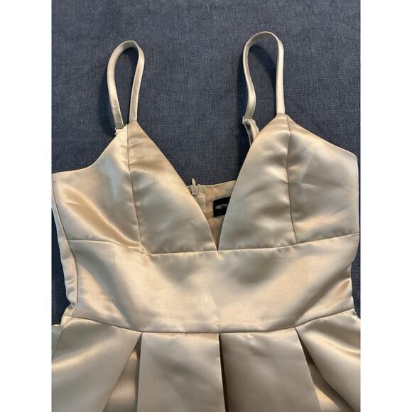 Pretty Little Thing Champagne Party Dress Size 6 - Picture 2 of 4